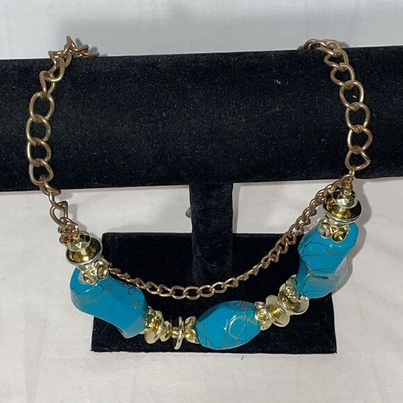 Chain necklace with chunky blue beads - Picture 2 of 6